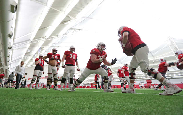 The Wisconsin offensive line working through individual drills inside the McClain Center during spring practice (Credit: Mike De Sisti / Milwaukee Journal Sentinel / USA TODAY NETWORK)